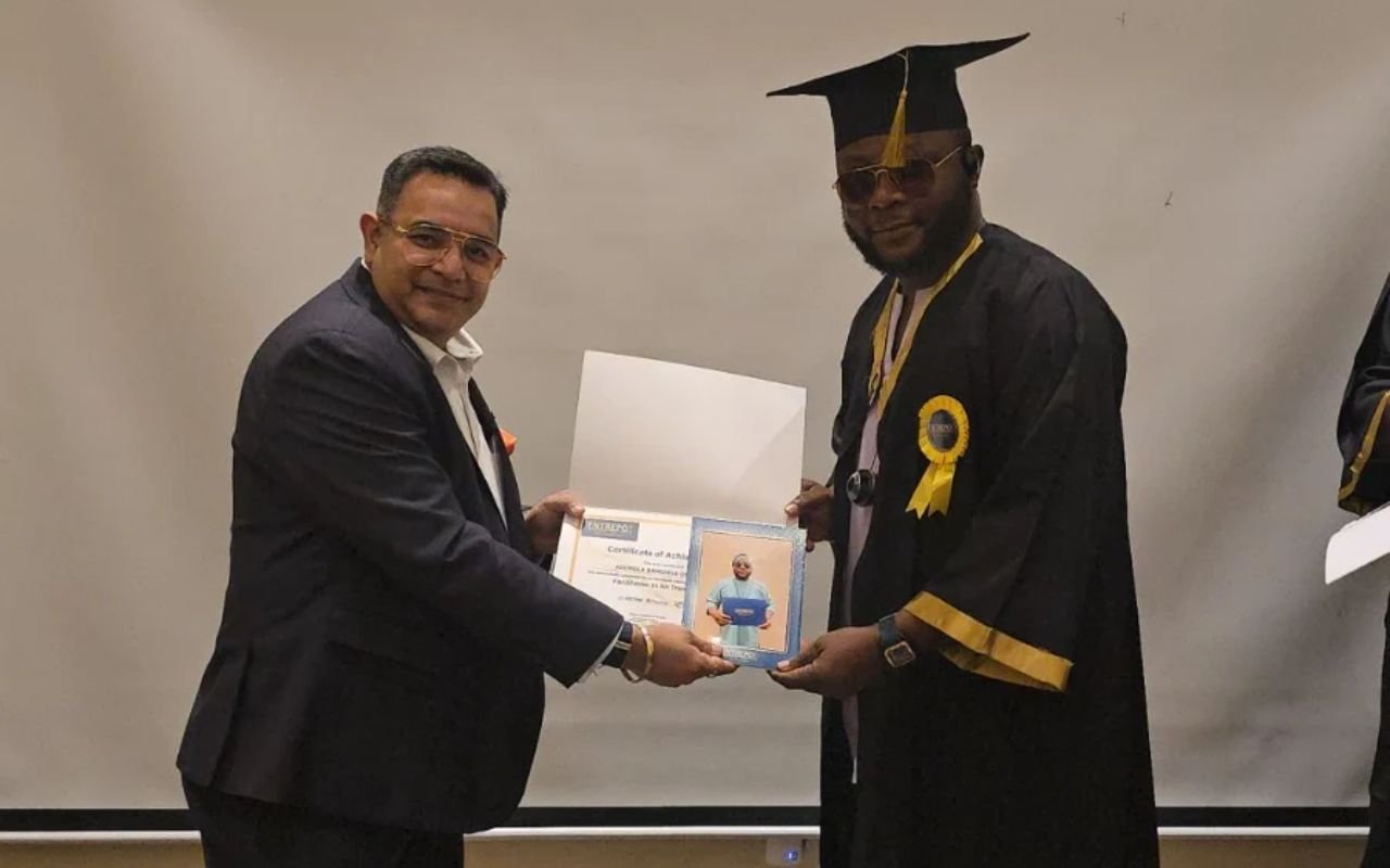 Award presentation during corporate training